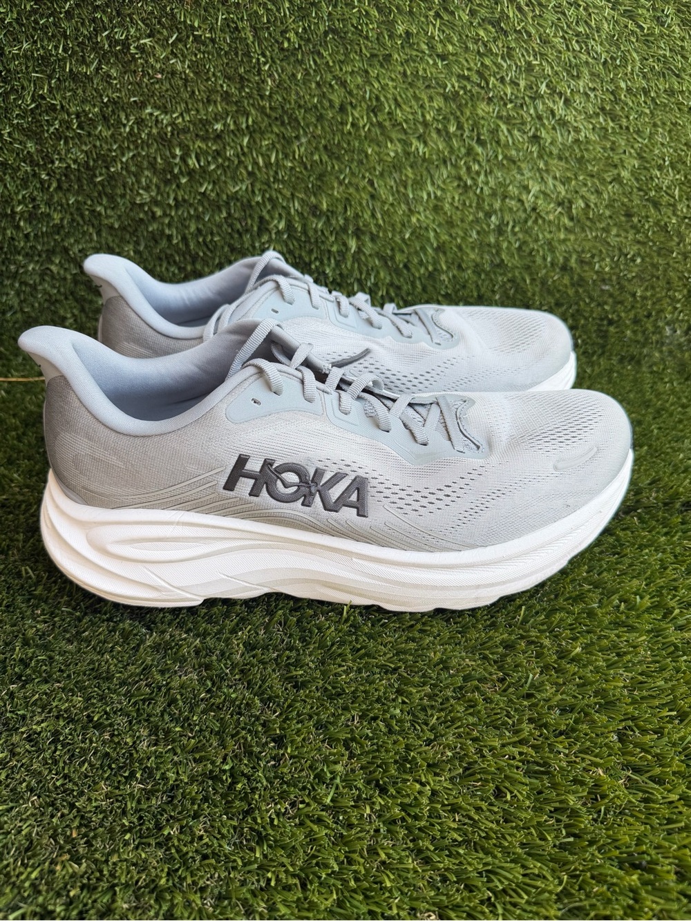 HOKA Clifton 11 Mens size 12.5